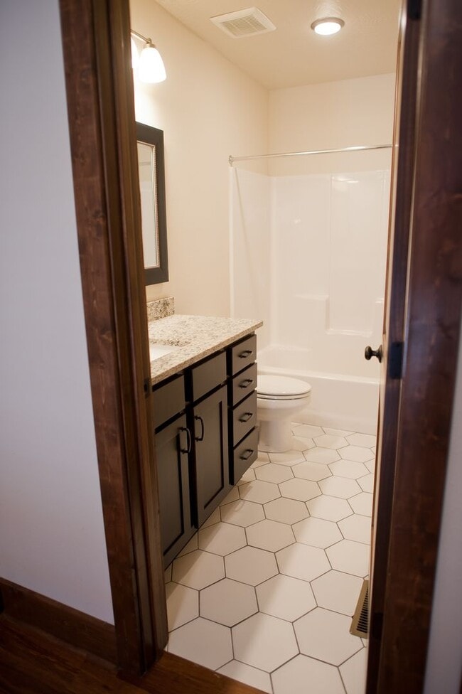 515 W McDaniel St in Springfield, MO - Building Photo - Building Photo