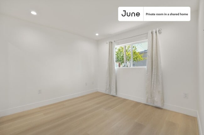 Private bedroom in 5 bed/5 bath Home in Los Angeles, CA - Building Photo - Building Photo