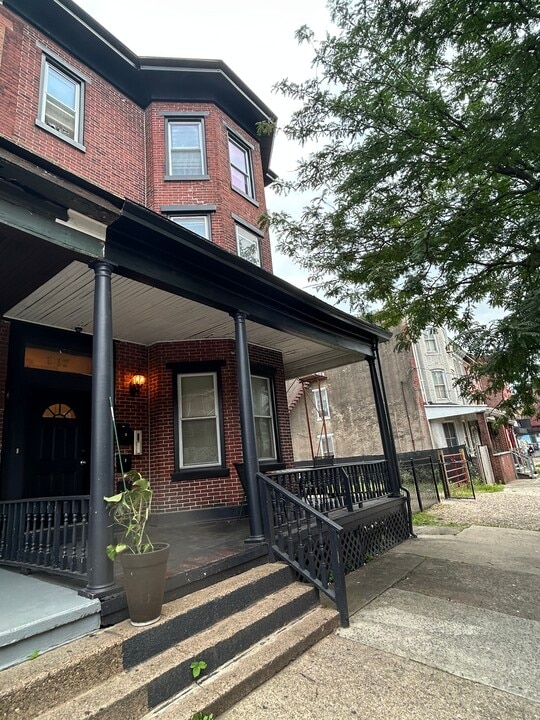 217 Hamilton Ave, Unit 1 in Trenton, NJ - Foto de edificio