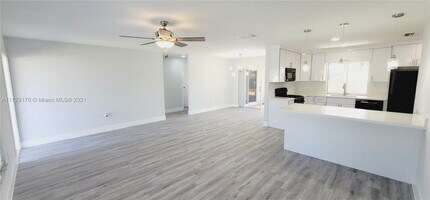 11500 NW 39th St in Sunrise, FL - Building Photo - Building Photo