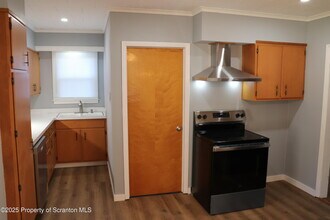 712 W Lackawanna Ave in Blakely, PA - Building Photo - Building Photo