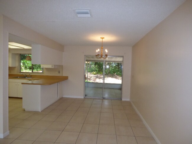 795 Sweetbrier Dr in Deltona, FL - Building Photo - Building Photo