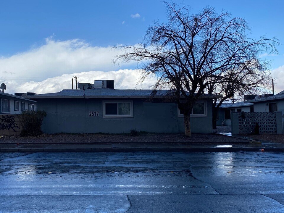 2517 E Cedar Ave in Las Vegas, NV - Building Photo