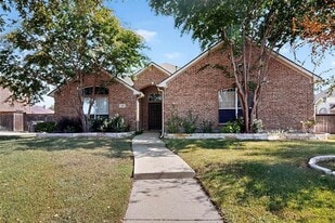 337 Royal Oak Dr in Murphy, TX - Building Photo
