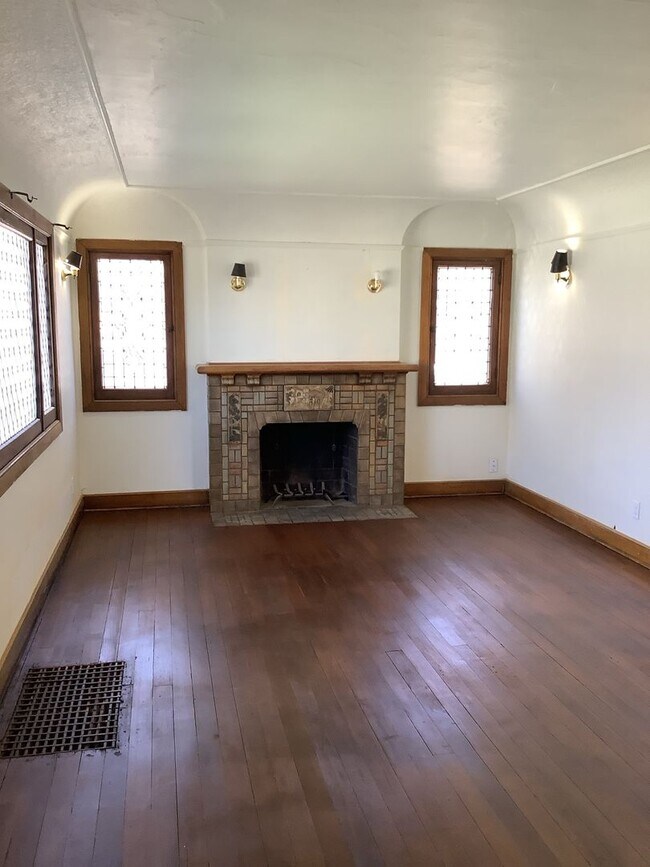 42 N 300 E-Unit -44 N Main Floor in Provo, UT - Building Photo - Building Photo