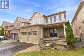 42 Russell Barton Ln in Uxbridge, ON - Building Photo - Building Photo