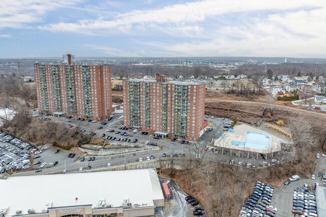 Westchester Terrace - Crisfield in Yonkers, NY - Building Photo - Building Photo