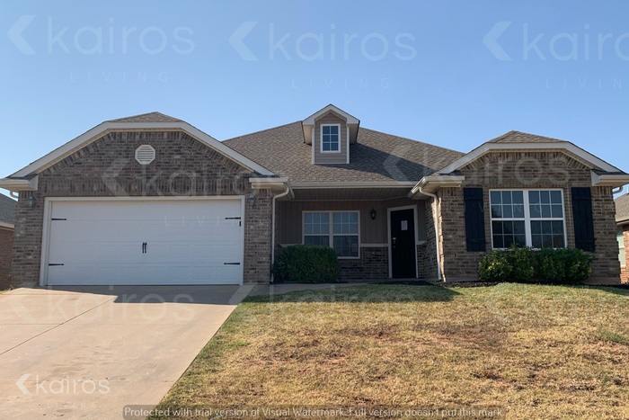 548 W Shadow Ridge Way in Mustang, OK - Building Photo