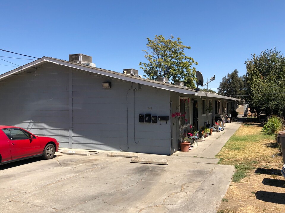 741 6th St in Woodland, CA - Building Photo