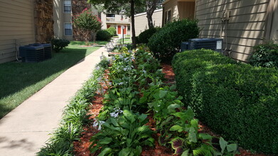 Alexis Park Apartments in Tulsa, OK - Foto de edificio - Building Photo