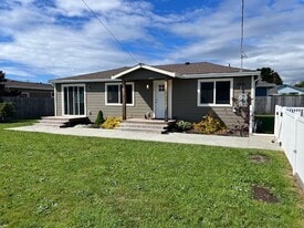 1207 Perini Rd in Mckinleyville, CA - Building Photo