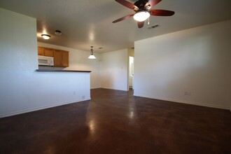 8109-8111 Doreen Ave in Fort Worth, TX - Foto de edificio - Building Photo
