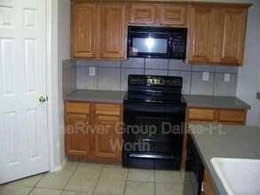 10601 Lansdowne Ln in Rowlett, TX - Foto de edificio - Building Photo