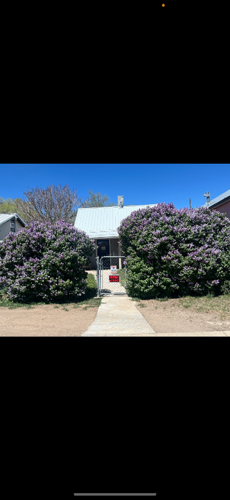 221 Railroad Ave in Las Vegas, NM - Building Photo