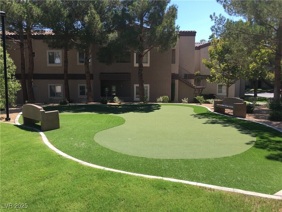 5250 S Rainbow Blvd in Las Vegas, NV - Building Photo
