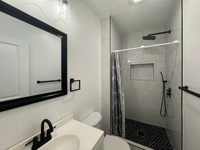 3274 Ward St, Unit 1 in Pittsburgh, PA - Foto de edificio - Building Photo