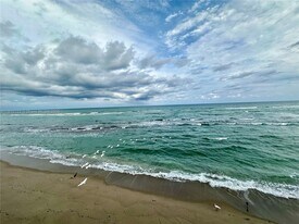 5420 N Ocean Dr in West Palm Beach, FL - Building Photo