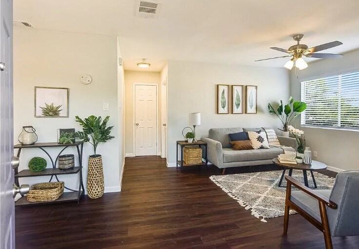 2110 Oak Motte Ln in Austin, TX - Building Photo