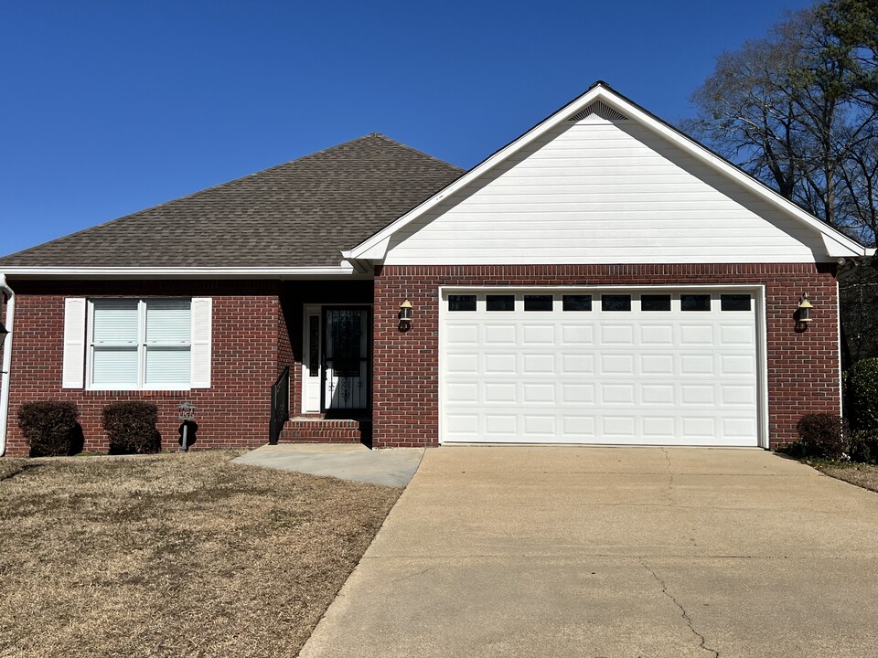 401 Eagles Cir in Jasper, AL - Foto de edificio