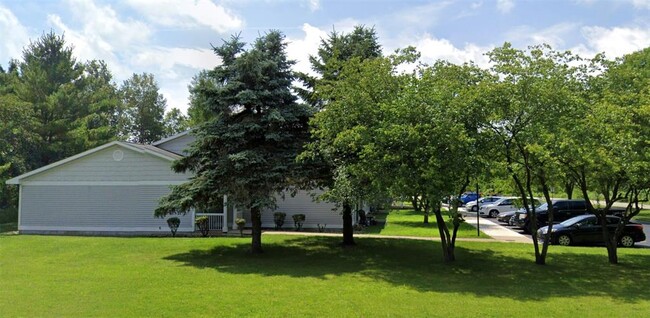 140 Town Pl Ct in Hesperia, MI - Building Photo - Building Photo