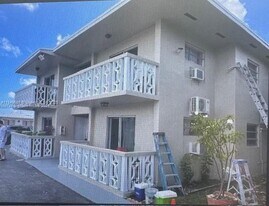 10 NW 48th Pl in Miami, FL - Building Photo
