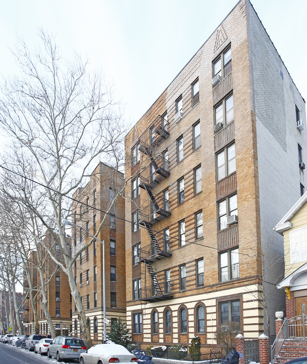 1970 E 18th St in Brooklyn, NY - Building Photo