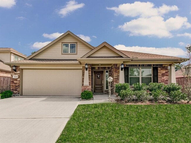 property at 2940 Twin Cove Ct