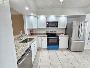 1024 Whalebone Bay Dr in Kissimmee, FL - Building Photo - Building Photo