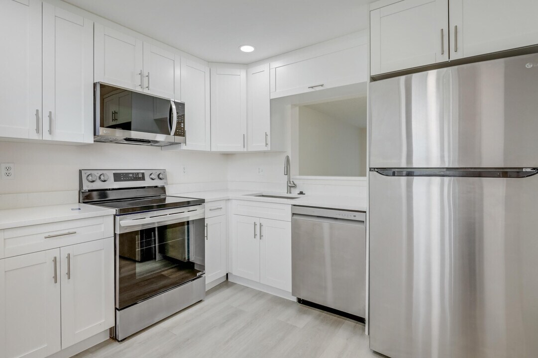 3595 Birdie Dr in Greenacres, FL - Building Photo