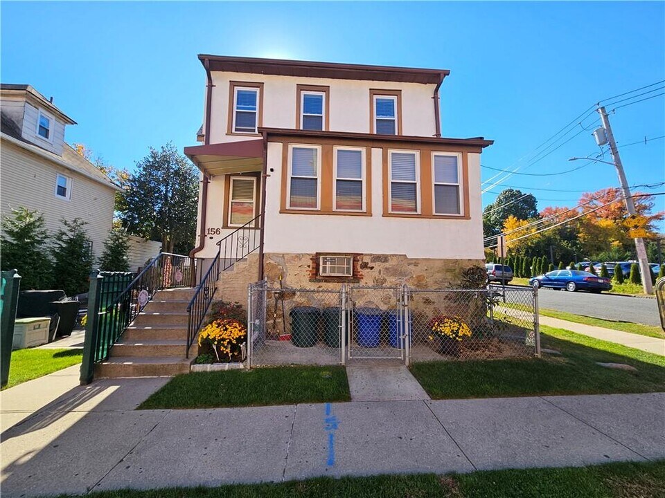 156 Beechwood Ave-Unit -2 in New Rochelle, NY - Building Photo