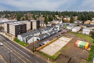 Rosewood Apartments in Portland, OR - Building Photo - Building Photo