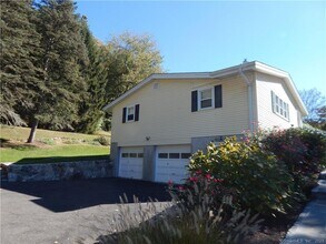 967 Derby-Milford Rd in Orange, CT - Building Photo - Building Photo