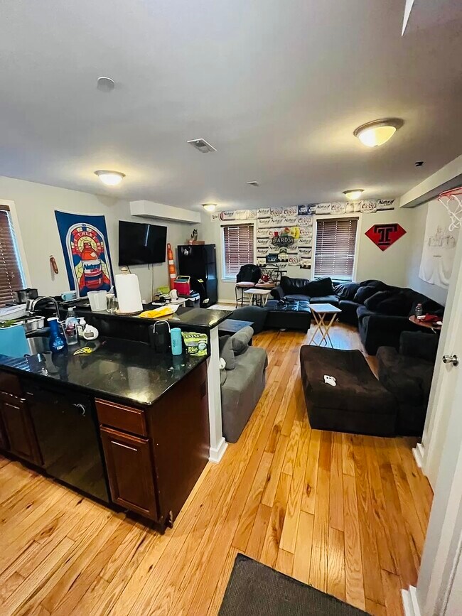 1515 W Oxford St in Philadelphia, PA - Building Photo - Building Photo