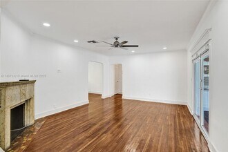 1077 Cortez St in Coral Gables, FL - Building Photo - Building Photo