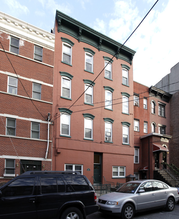 543 Bloomfield St in Hoboken, NJ - Building Photo