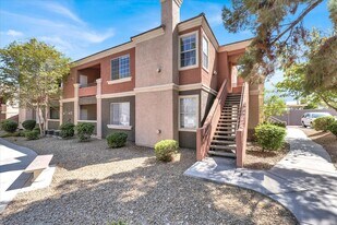 7624 Pacific Hills Ave in Las Vegas, NV - Building Photo