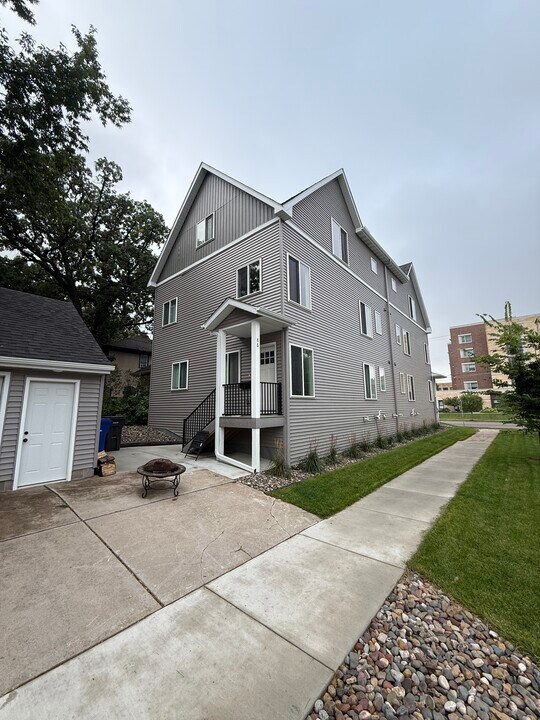 86 Cleveland Ave N in St. Paul, MN - Foto de edificio