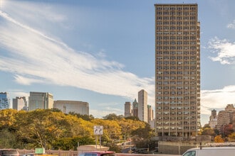 Cadman Plaza North in Brooklyn, NY - Foto de edificio - Building Photo