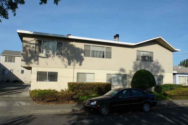 3227 Yosemite Ave in El Cerrito, CA - Building Photo - Building Photo