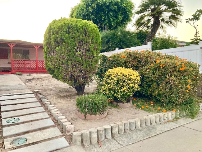 4640 Clairemont Dr