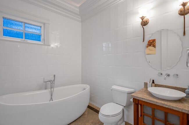 2365 W 21st Ave in Vancouver, BC - Building Photo - Building Photo