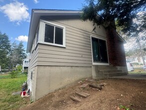 57 Lawrence St in Leominster, MA - Building Photo - Building Photo