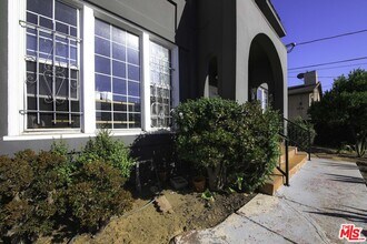 134 S Mountain View Ave in Los Angeles, CA - Building Photo - Building Photo