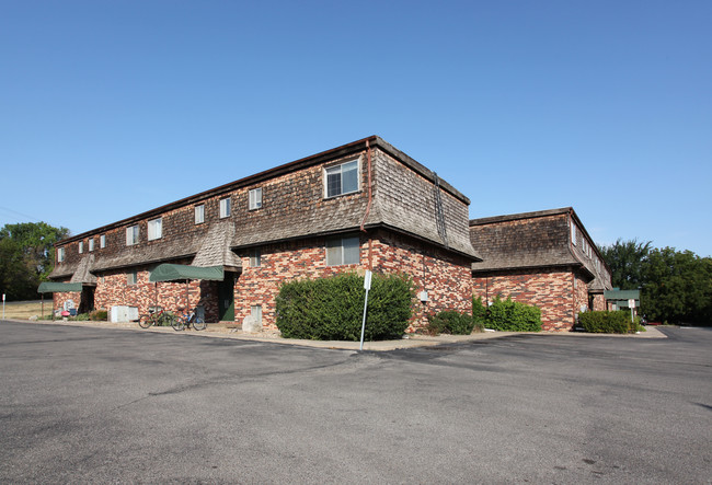 Pinebrook Apartments in El Dorado, KS - Building Photo - Building Photo