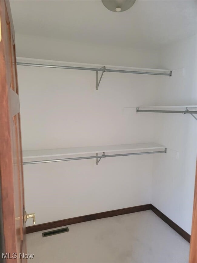 property at 4466 Forest Brooke Ct N