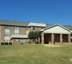 Park Manor Apartments in Cullman, AL - Building Photo - Building Photo