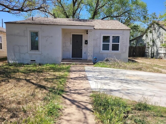 2404 Avenue U in Lubbock, TX - Foto de edificio - Building Photo