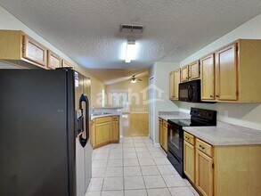 3079 Wavering Ln in Middleburg, FL - Building Photo - Building Photo