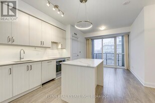 36 Elm Dr W in Mississauga, ON - Building Photo