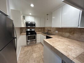 6907 Quail Pl in Carlsbad, CA - Building Photo